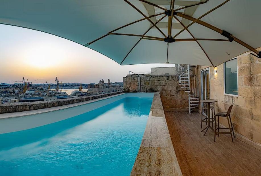 Beautiful Location Rooftop Pool Sea View! Cospicua